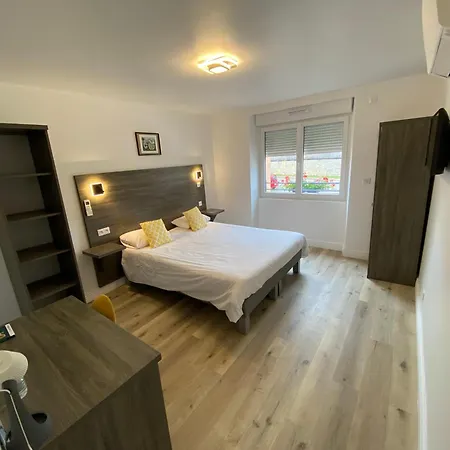 فندق Relais Du Villegusien-le-Lac