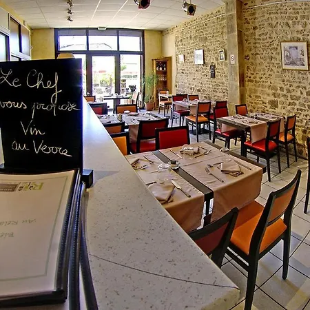 فندق Relais Du Villegusien-le-Lac