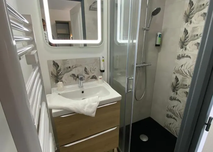 Logis Relais Du 2* Villegusien-le-Lac