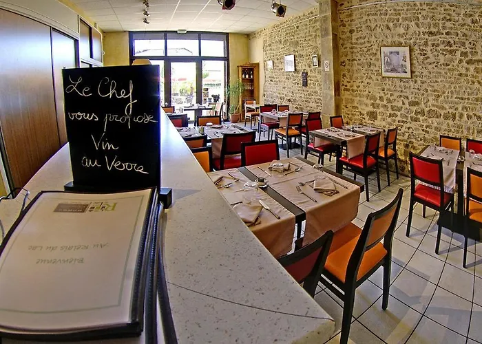 호텔 Logis Relais Du Villegusien-le-Lac